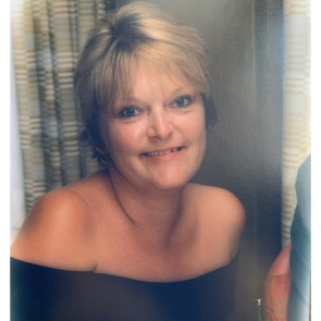 Photo of Carol HARDING