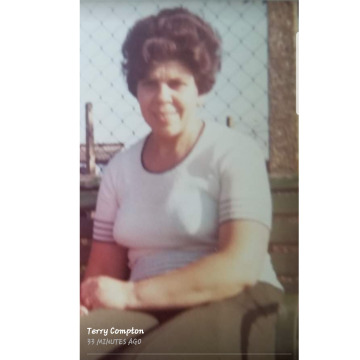 Notice Gallery for Phyllis Betty COMPTON