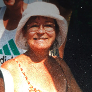 Photo of Vivienne HINDLE (BENNETT)