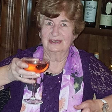 Photo of Elizabeth HUGHES