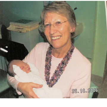 Notice Gallery for Elizabeth ROBINSON