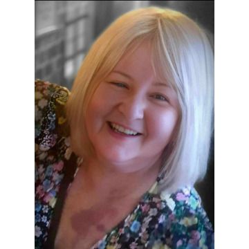 Photo of Lesley KELLY