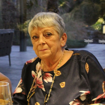 Photo of Lynne DENNISON