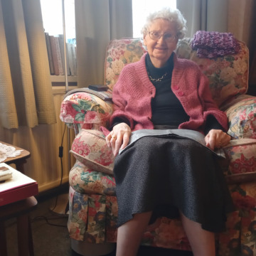 Photo of Dr Jean REDFEARN