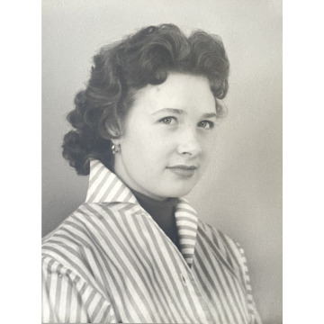 Notice Gallery for Dinah YOUNG
