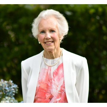Photo of Sally HOLMES