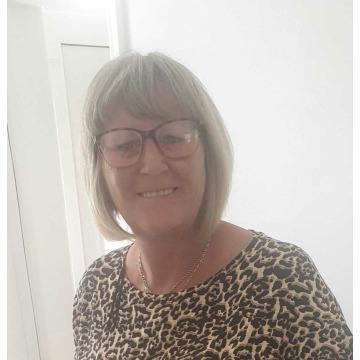 Photo of Angela DAVIES