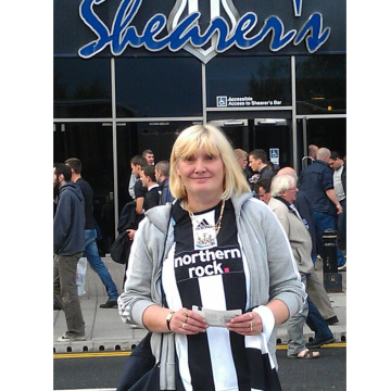 Notice Gallery for Anne Valerie GLADSTONE