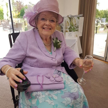 Photo of Maureen THORNTON