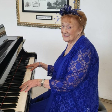 Photo of Shirley WAKEFIELD