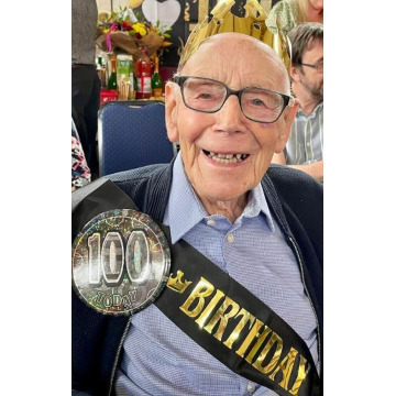 Photo of Geoffrey HALLAM