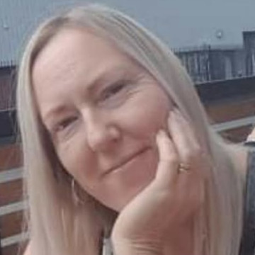 Photo of April Simone ARNOLD