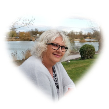 Photo of Julie FLOOD