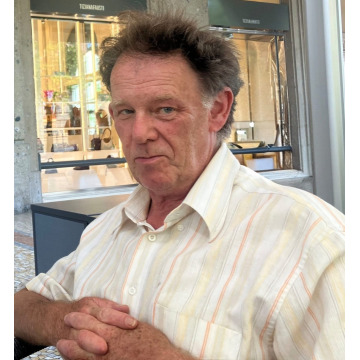 Photo of (Dr) Roger HOLDEN